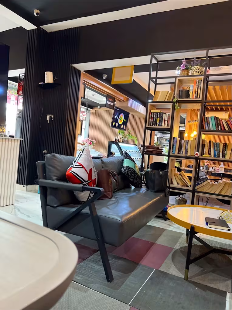 Eli and Lulu's Café and Bistro